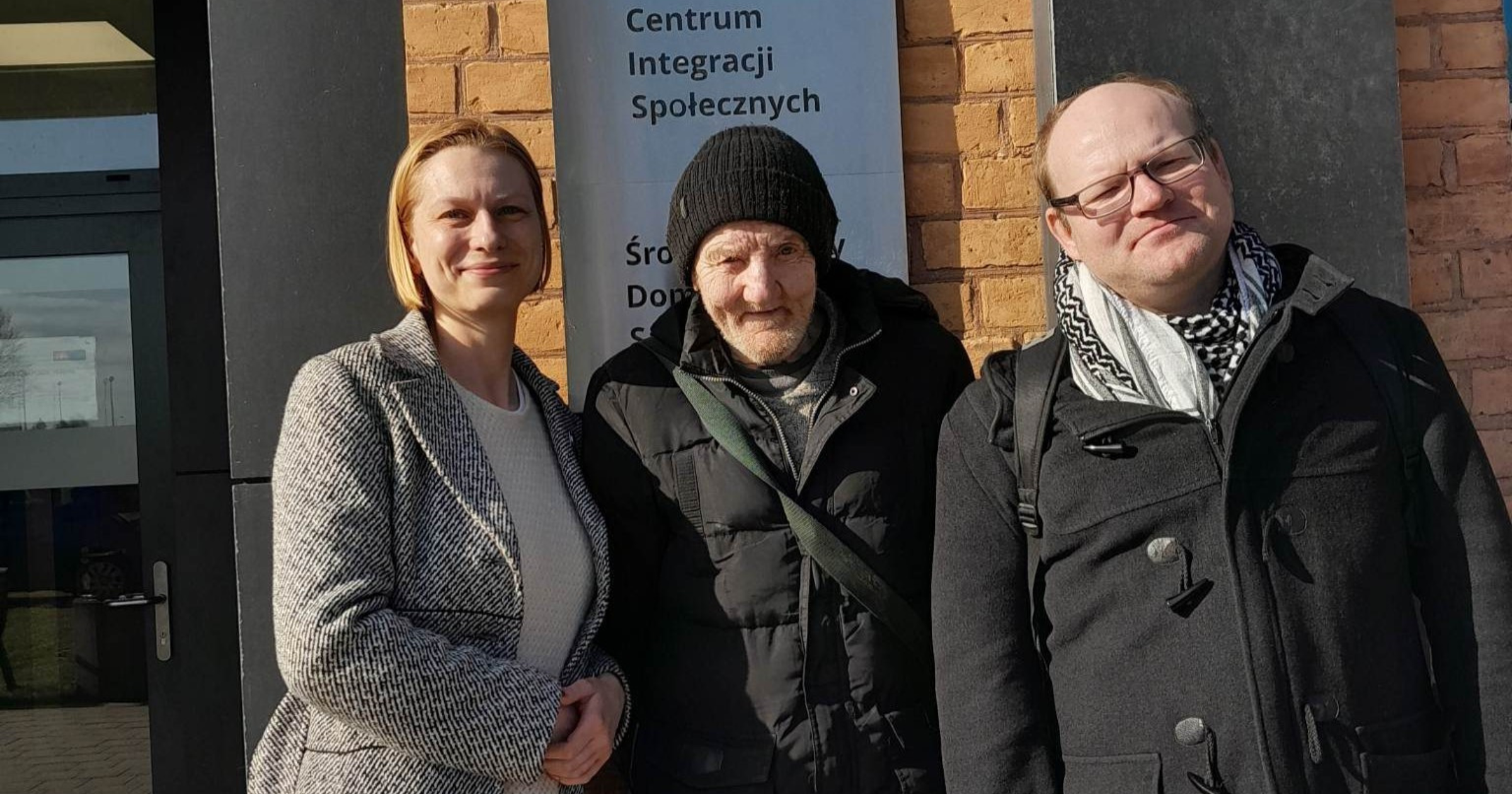 Na zdjęciu: Pan Ryszard oraz Joanna Sobańska i Maciej Ostrowski z Pomorskiej Akcji Lokatorskiej.